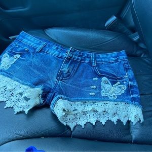 Jean shorts with rhinestone and pearls
